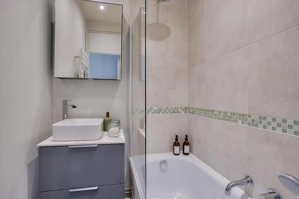 Superb 1 Bed Flat 5Min Walk From The Louvre Daire Paris Fransa